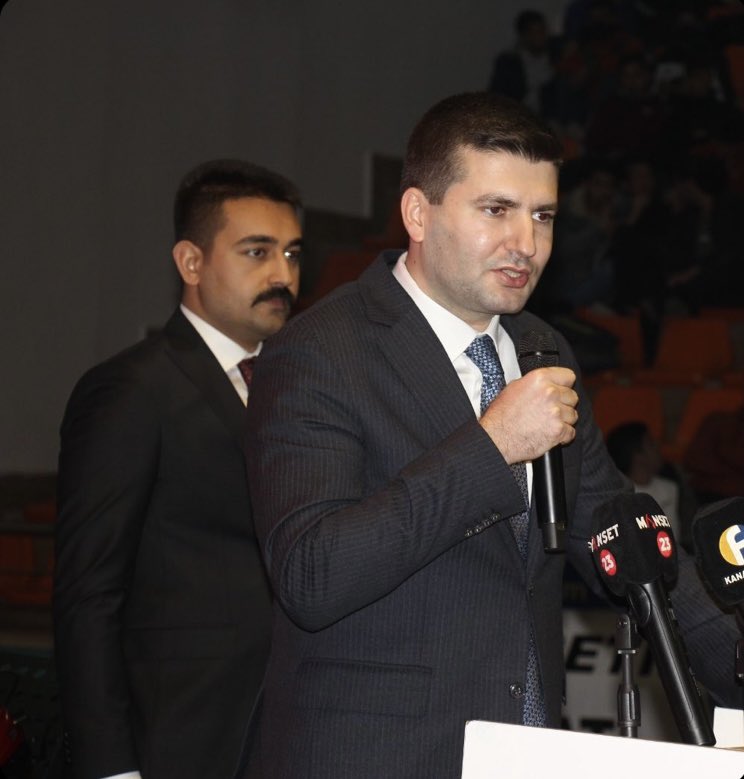 kadirsevim01's tweet photo. Sen o ihanet ateşinle ancak maklubeni ısıt. Kumpaslarla, iftiralarla kurduğun masalara bir gece ansızın YILDIRIM gibi düşeriz. 

Yiğitlerle yüzüp geçmeli suyu, Namertle binilen sala yuh olsun ! https://t.co/tRe9AKX1aK