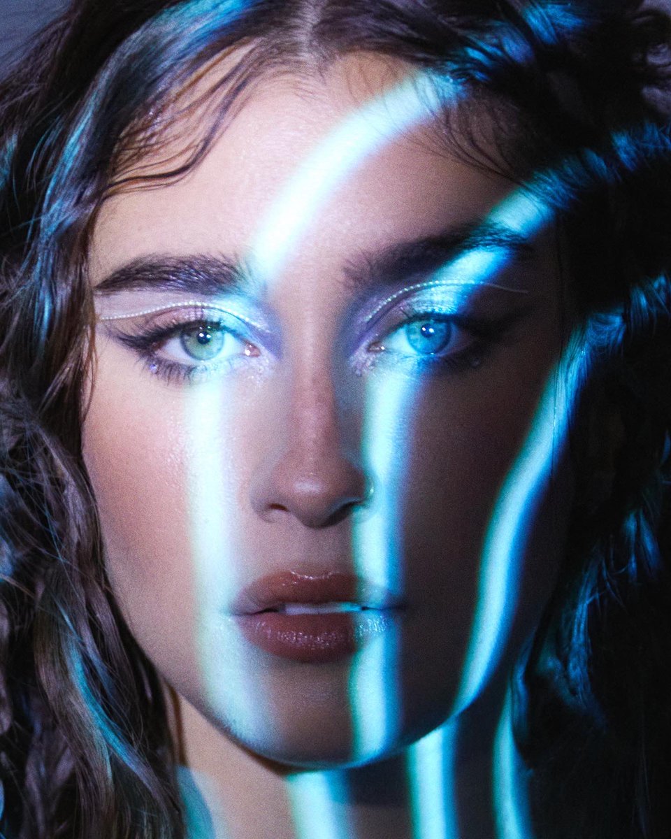laurianathinker's tweet photo. no one just lauren jauregui and ariana grande have an art face https://t.co/Cl3b9Hga6f