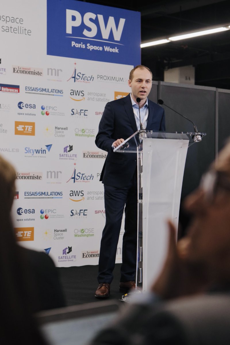 PARIS SPACE WEEK tweet media