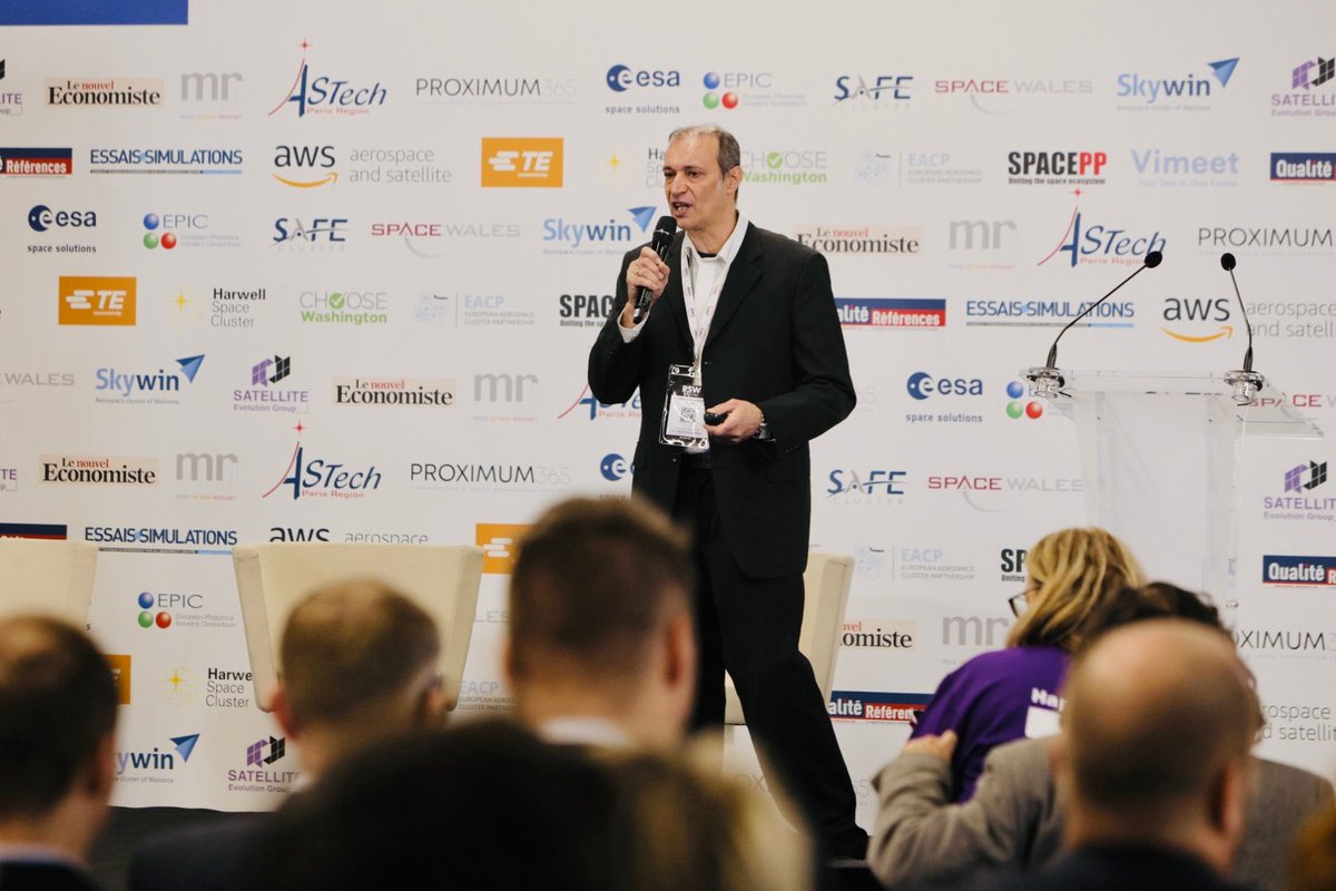 PARIS SPACE WEEK tweet media