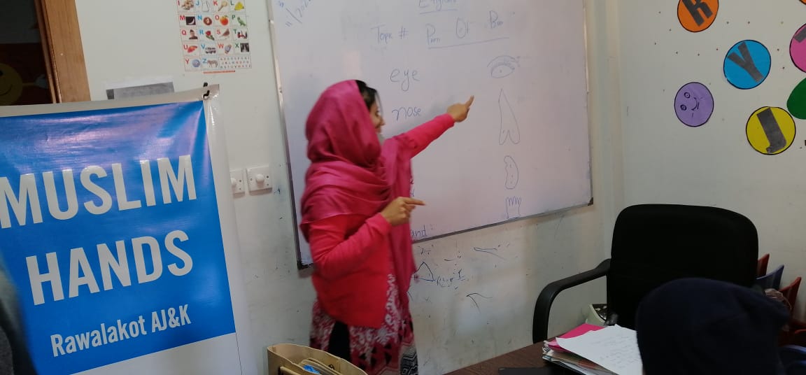 MuslimHandsMRP's tweet photo. #DisabilityProject 
Muslim Hands handed over state-of-the-art Index Embosser to Special Education Center Social Welfare Rawalakot for teaching visually impaired students.✅

#news #SDG #Pakistan #EducationForAll https://t.co/VMpxdTWIUo