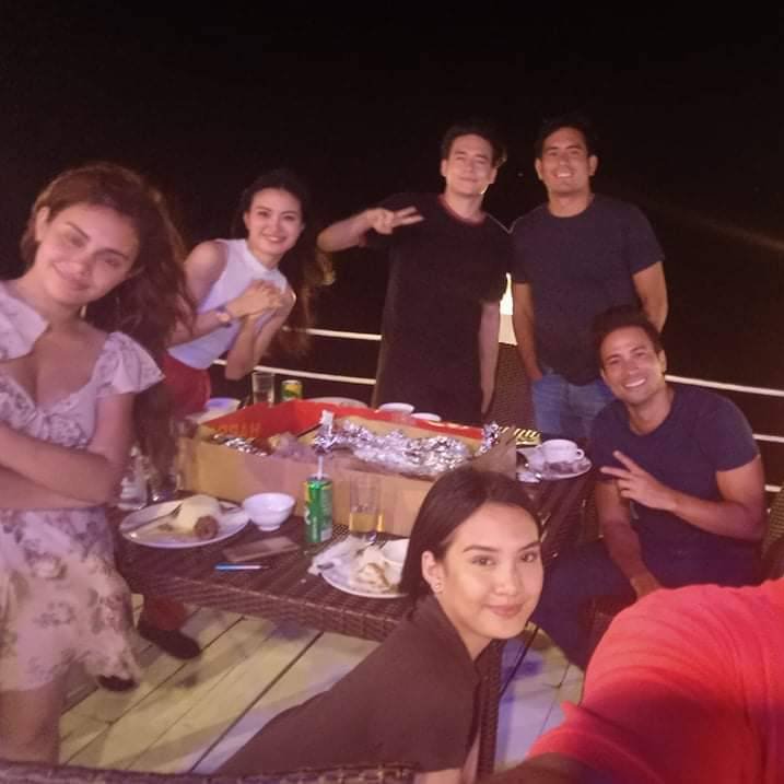 teamgeraldPH's tweet photo. Gerald Anderson with the cast and crew of the upcoming series " A Family Affair "✨ 

© https://t.co/hwwtvWnGZ7