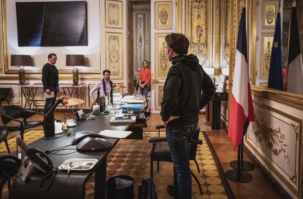 bouliboulibouli's tweet photo. 🚨 Les trolls russes tentent de ridiculiser Macron avec des montages le montrant mal rasé et mal habillé. Ne vous faites pas avoir, ce sont évidemment des faux ! https://t.co/mqtD5Me0MJ