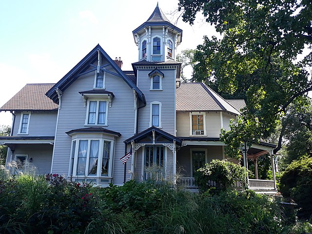 NYPAProject's tweet image. #onthisday: 3/14/2006 the Pendleton Place House on Staten Island was landmarked. It's a rare example of High Victorian architecture in New York City.

Explore more S.I. preservation in our oral history with Preservation League of Staten Island: ow.ly/LT7R50IcXhE

#nypap