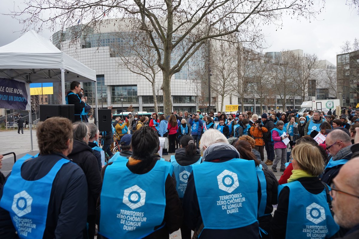 ZeroChomeurLD's tweet photo. #Droitalemploi | MERCI 🙏 nous étions 500 Place de la Bastille, pour la Grande mobilisation pour le droit à l’emploi. Retour en tweet et images sur l’événement 👉https://t.co/DnYTR3mVmj 
La mobilisation continue  #Presidentielle2022 #legislatives2022 ... https://t.co/PZGiPRe49u