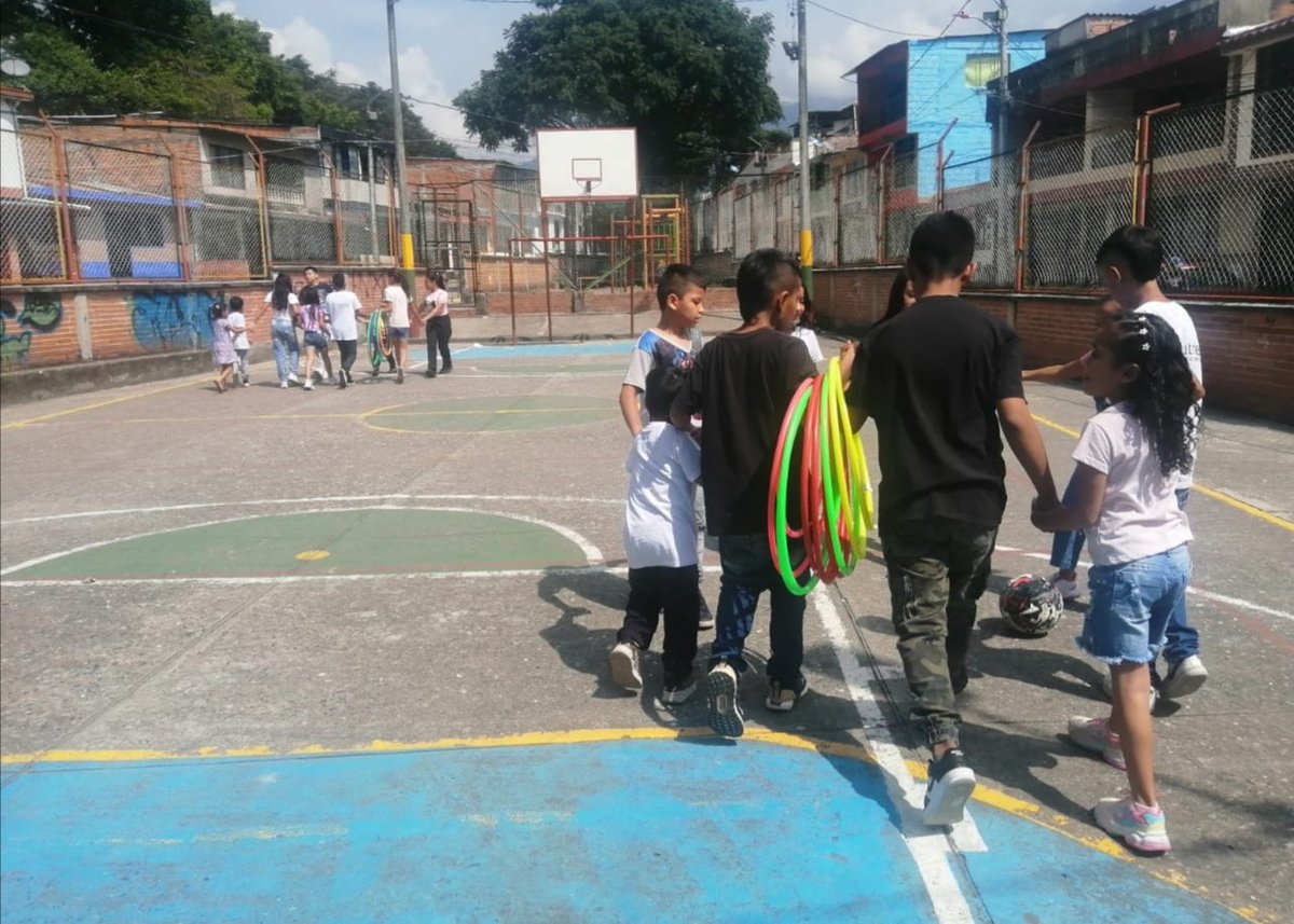 ajolisorg's tweet photo. #UbuntuProyectoEducativo | Realizamos el Encuentro Nº 3 del Semillero de Liderazgo. 

Las niñas y niños tuvieron la oportunidad de aprender a identificar el concepto de líder, reconocimiento de algunas técnicas para un liderazgo inteligente. https://t.co/FOFqLjQ2Qw