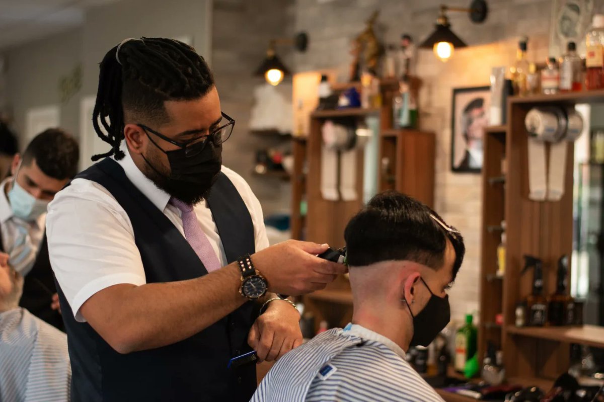 BarberiaGyC's tweet photo. Nuevos fichajes de Marzo!!🤝💈
Keiwer
🇻🇪🇻🇪🇻🇪
•
•
•
@BarberiaGyC @BarberiaGyC 
#barberiagyc #barberia #barbershop #gyc #barbero #barber #barberos #barbers #pelo #hair #haircut #hairstyle #oldschool #fade #peinado #classic #clase #shave #shaver #hairgrooming #pomade #cera https://t.co/qPGKNNZ9li