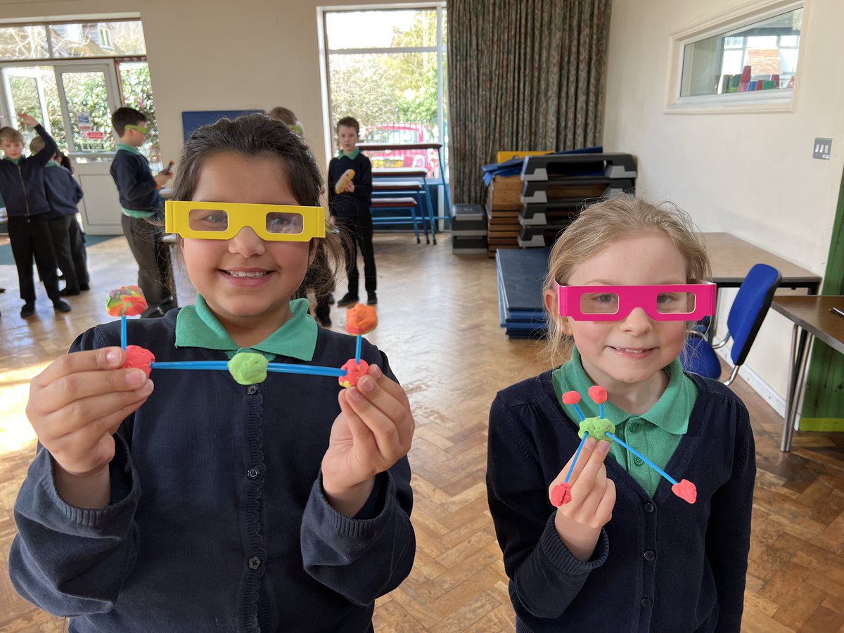 LouiseF86151088's tweet photo. A wonderful start to @ScienceWeekUK @StAmandPrimary. Thank you Ms Vollmar for sharing your amazing science knowledge and teaching us that everyone can be a scientist @DiamondLightSou https://t.co/K8u4F578yL