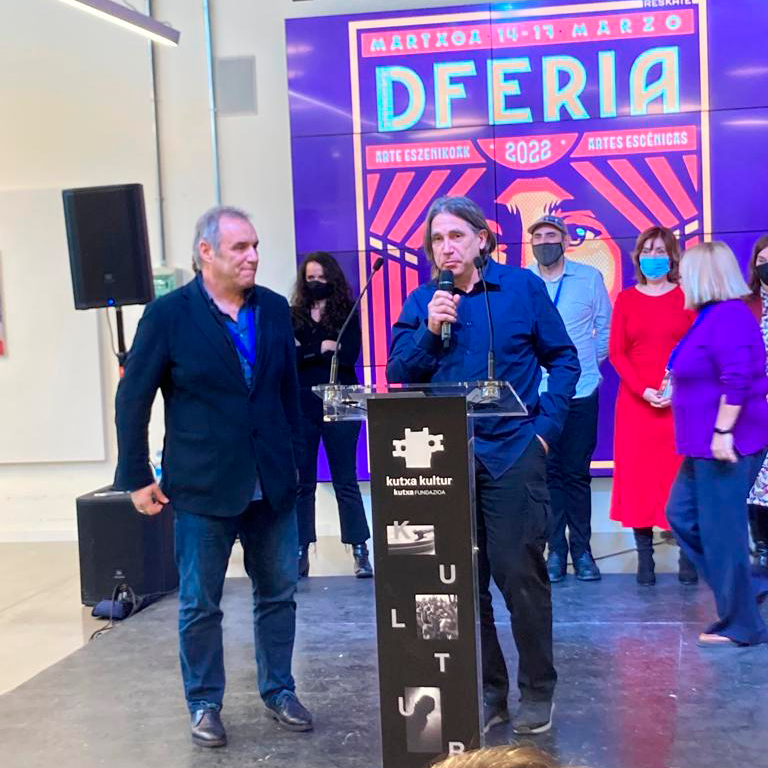 faetedaorg's tweet photo. 🏅La Mesa de las 52 Medidas recibe la mención honorífica en los Premios @_Adgae 2022
José Antonio Vitoria, en representación de FAETEDA, y Carlos Morán, en representación de @LaRed_deTeatros, han recogido este galardón.
#premios #FAETEDA #adgae #lared #52medidas https://t.co/0oONKBzmkR
