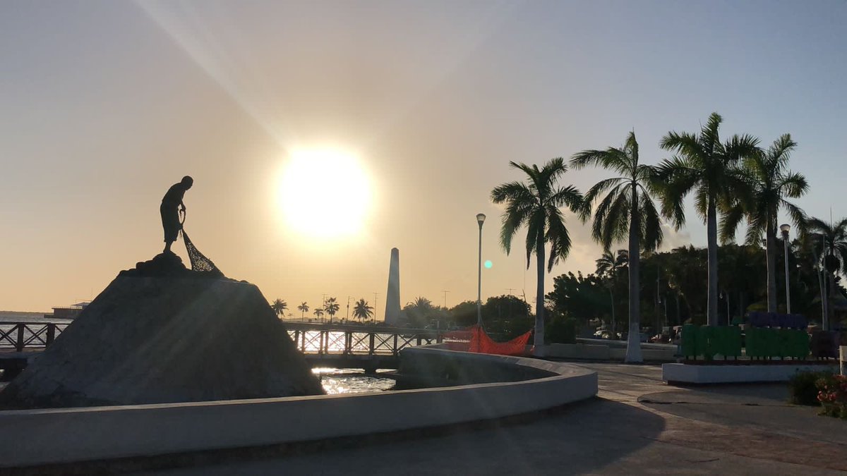 MaraLezama's tweet photo. Continuamos con mis 11 lugares favoritos de #QuintanaRoo, esta vez en el boulevard de #Chetumal, siempre la capital de nuestro estado. 😍 

¿Cuál es el tuyo? 📸 https://t.co/OQZNjTqY1i