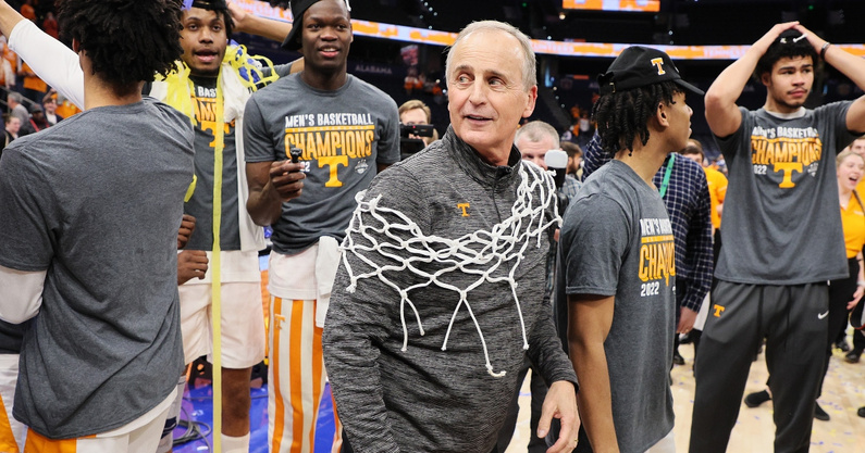 There is a new look in the AP Top 25 entering the NCAA Tournament. 

1. Gonzaga (26-3)
2. Arizona (31-3)
3. Kansas (28-6)
4. Baylor (26-6)
5. Tennessee (26-7)

Read more HERE: on3.com/news/ap-top-25…
