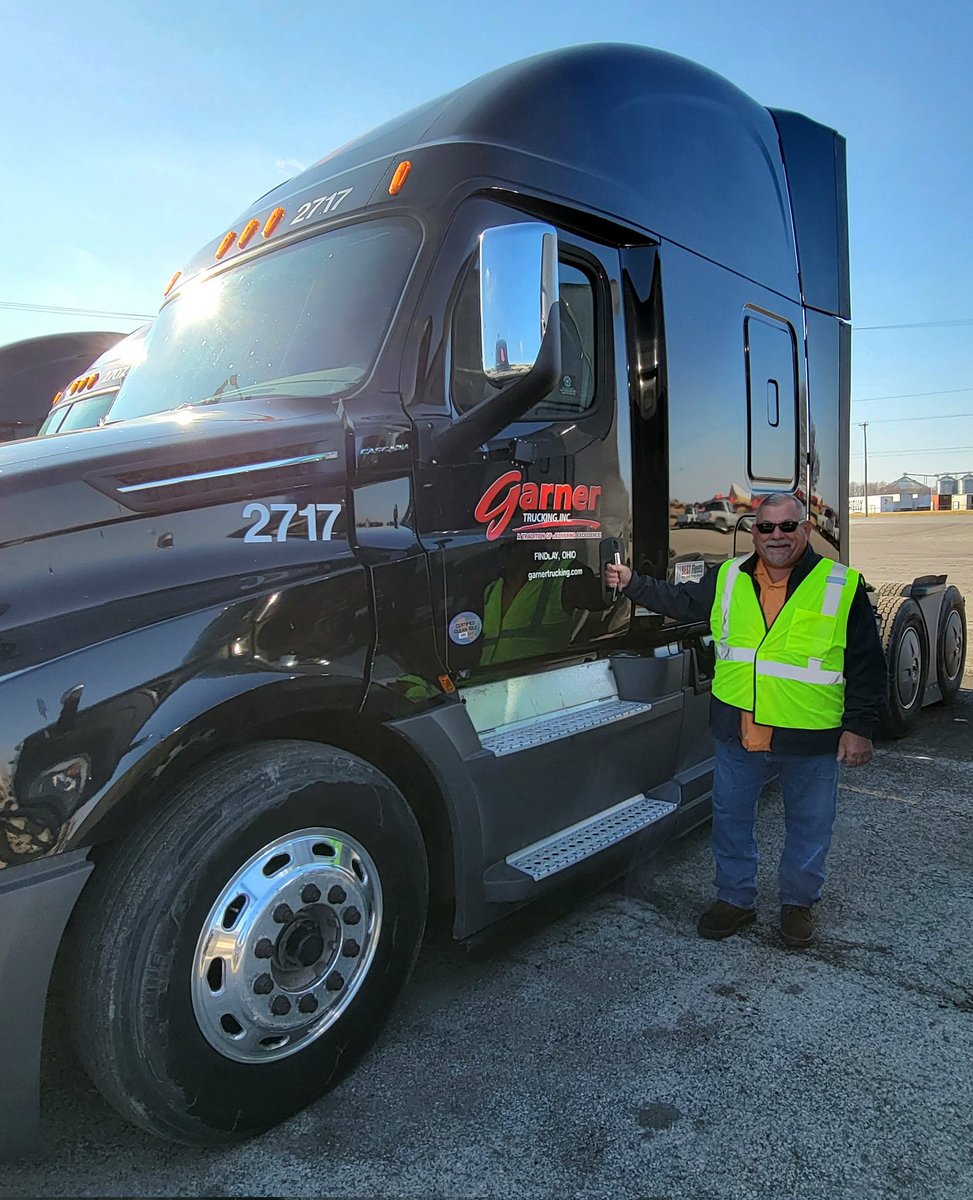 GarnerTrucking's tweet photo. Please help us give a BIG Garner welcome to James! 🥳 James actually drove with us years ago &amp; is now back behind the wheel of a Garner truck once again! How cool! Welcome back, James!! 🙂  #DriveGarner https://t.co/7vGTmJyrM8