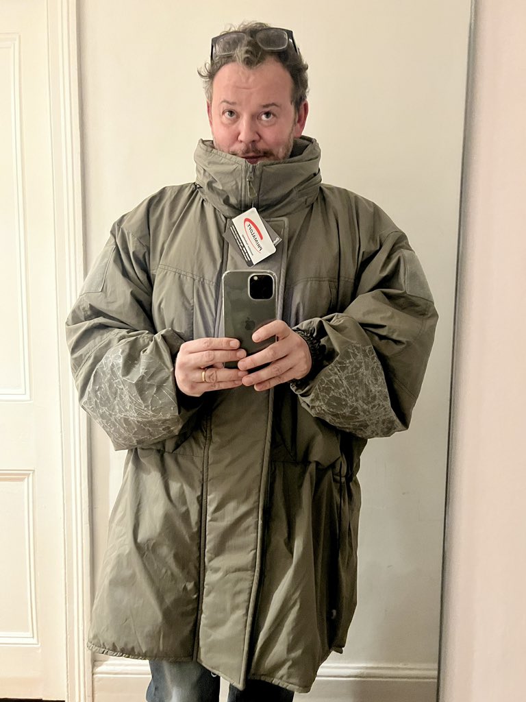 HassayJohn's tweet image. yeah, but… for some ace dead stock surplus recently. this is the halys PCU level 7 primaloft parka. lighter than a cashmere condom. just goes over the top before I hop on my hover scooter #SpaceMod