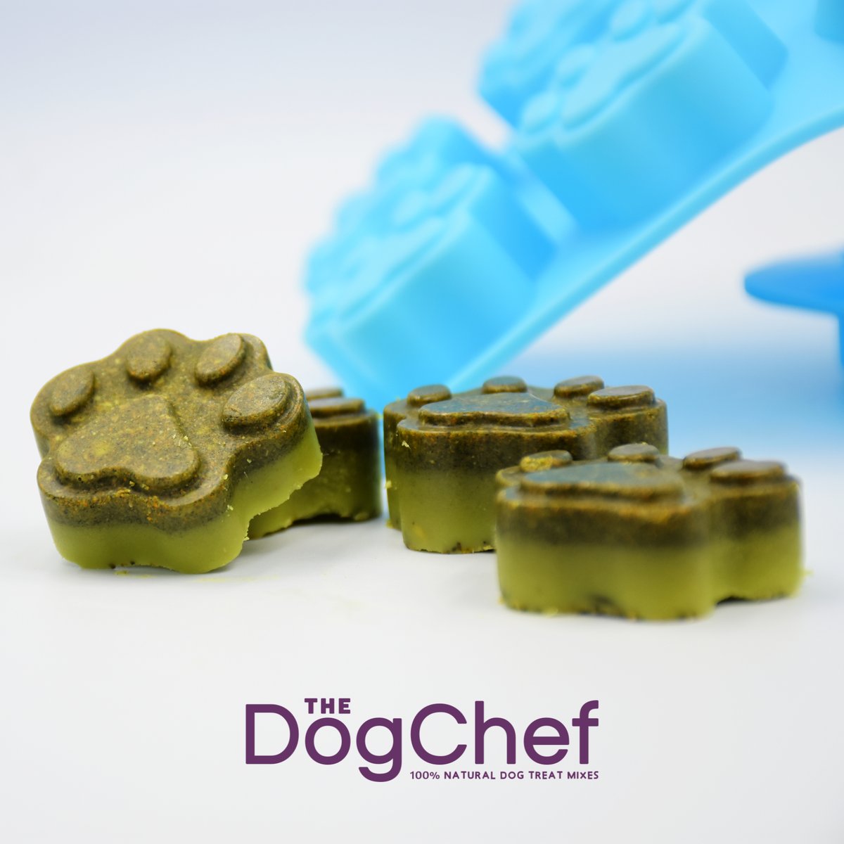 TheUKDogChef1's tweet photo. Dog Chef Daily and coconut oil iced dog treats. According to my dogs, they taste as good as they look! https://t.co/4RK9mwhJyQ