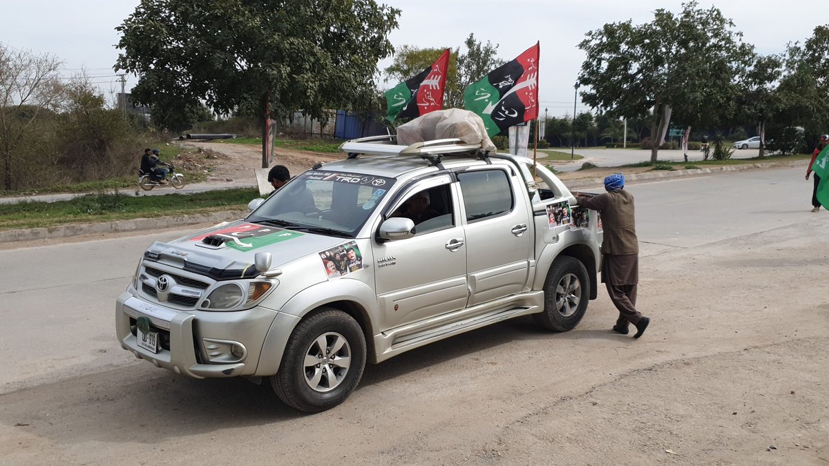 NawabImranBabar's tweet image. ملکی تاریخ کے سب سے طویل لانگ مارچ میں چئیرمین بلاول بھٹو زرداری صاحب کے ہمراہ یادگار سفر کے لمحات۔
#NA184 
#awamimarach
#awamilongmarch27thfeb