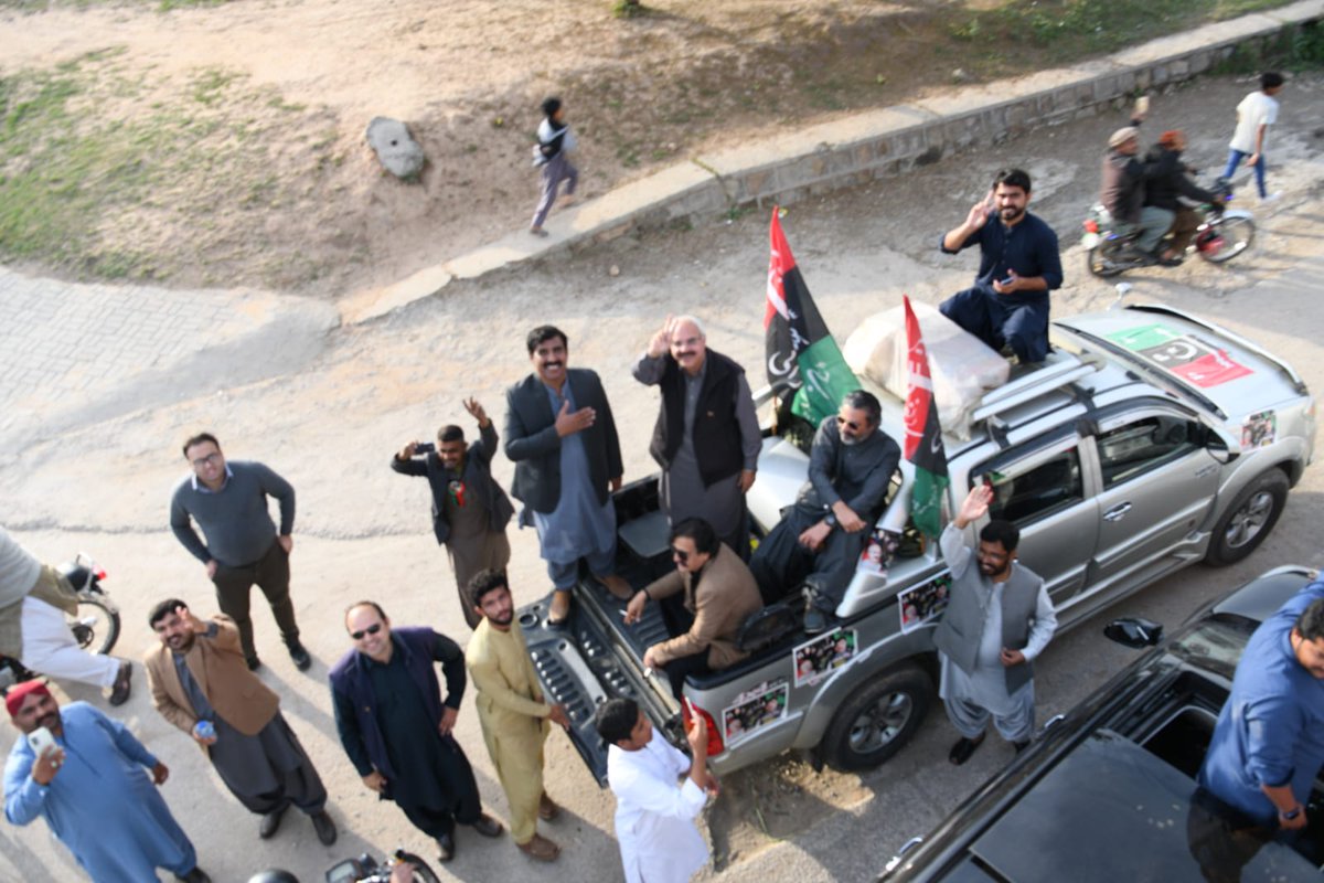 NawabImranBabar's tweet image. ملکی تاریخ کے سب سے طویل لانگ مارچ میں چئیرمین بلاول بھٹو زرداری صاحب کے ہمراہ یادگار سفر کے لمحات۔
#NA184 
#awamimarach
#awamilongmarch27thfeb