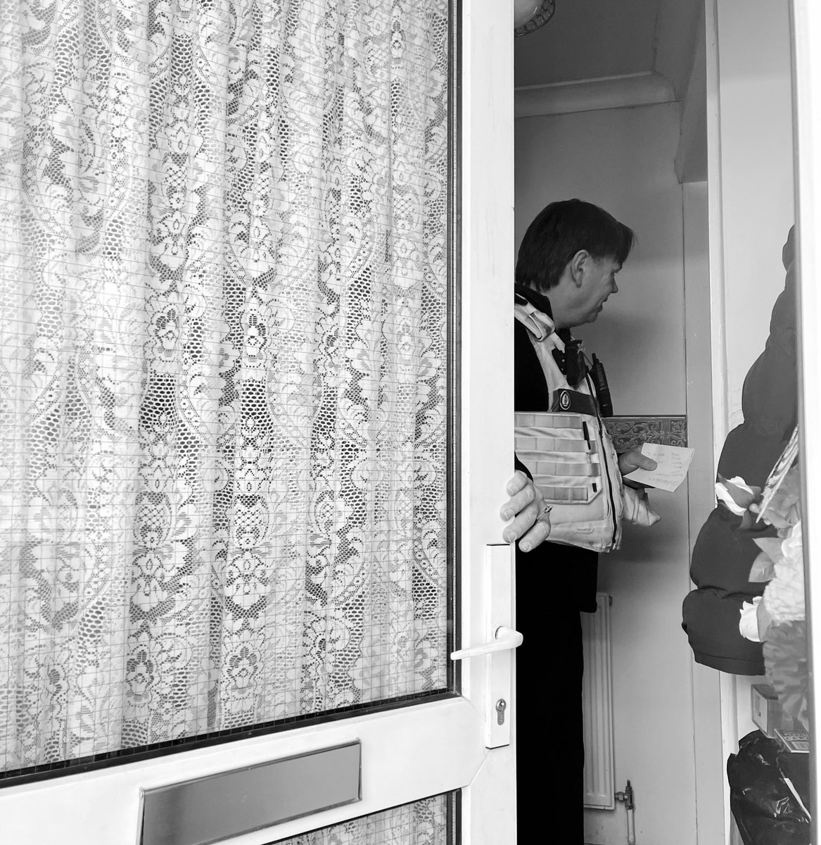 BillesleyWMP's tweet photo. The team have conducted a reassurance visit on an elderly member of the community this afternoon after being a victim of ASB #lookingafteroneanother 💙 #pcsoowen #pcpayne https://t.co/pA4iXQN0XT