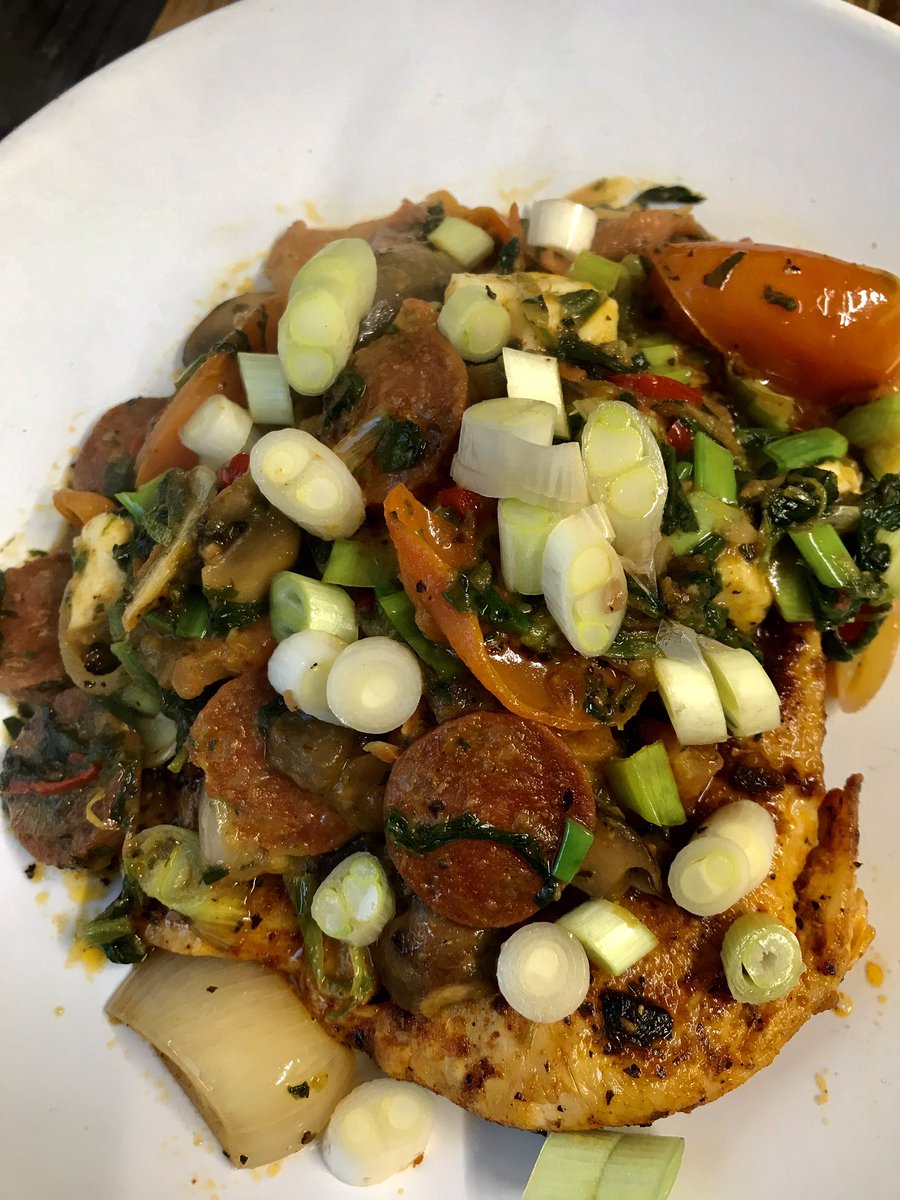 tantrictrevbbq's tweet photo. Mothers of invention. A bashed chicken breast pan fried. Then some tomatoes, mushrooms, chopped tomatoes,spinach,garlic,spring onion,chorizo,oregano,basil,red chilli,halloumi and shallots. Think that was it lol. Salt and pepper to taste. #foodmashup #chickenbreastrecipe #chorizo https://t.co/YSjOltE5qs