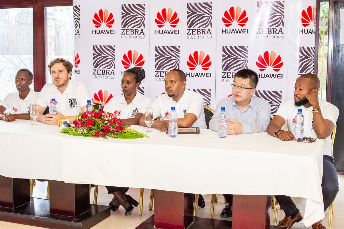 akezanet's tweet photo. The whole event was attended by @mista_champagne, who, as we know,recently became the Ambassador of the Zebra Electronics brand and promotes this brand on social media.
#lesbautesdecheznous #akezanet #ZebraElectronics #electronique https://t.co/TF97vQ2jWn