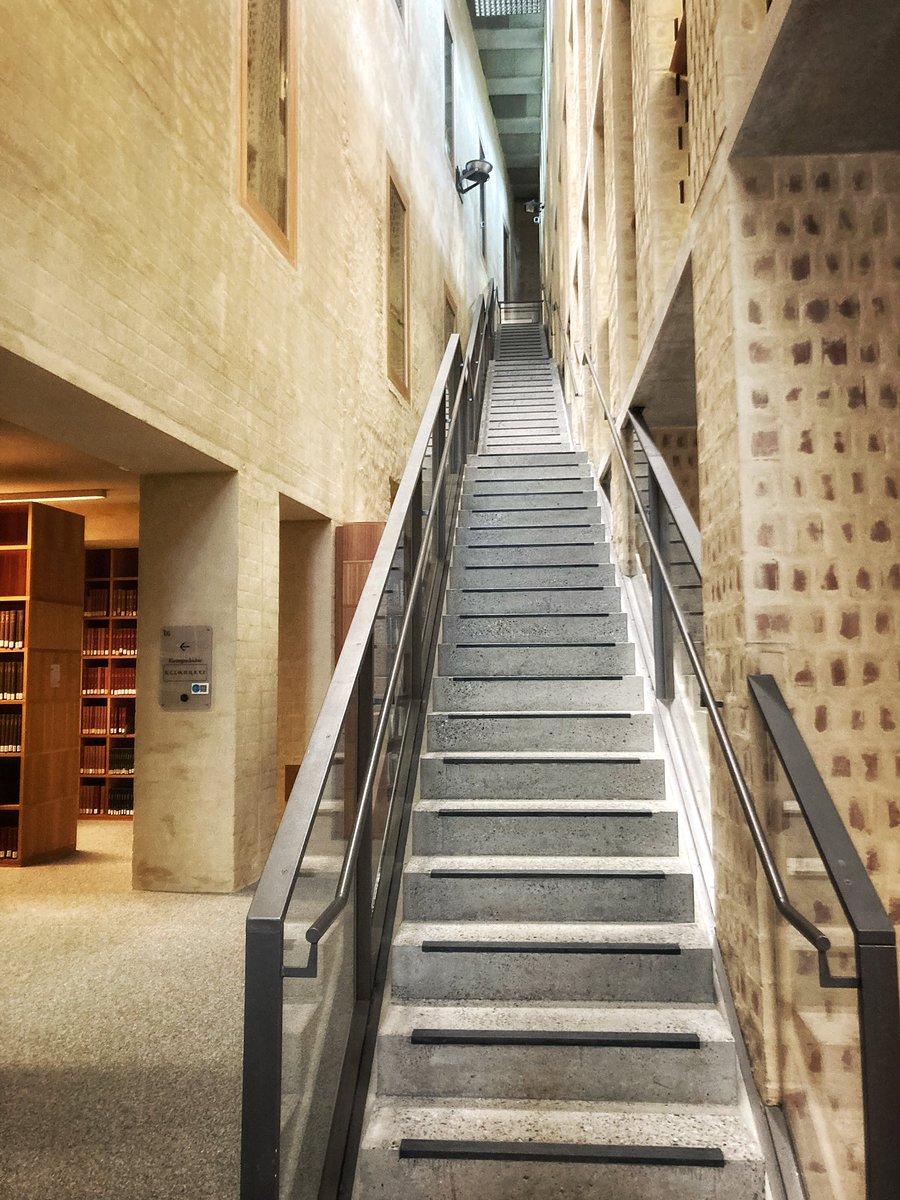 Graefe_Jan's tweet photo. Treppe der Bibliothek im Philosophikum der WWU…. https://t.co/Ql6O4f6jzI