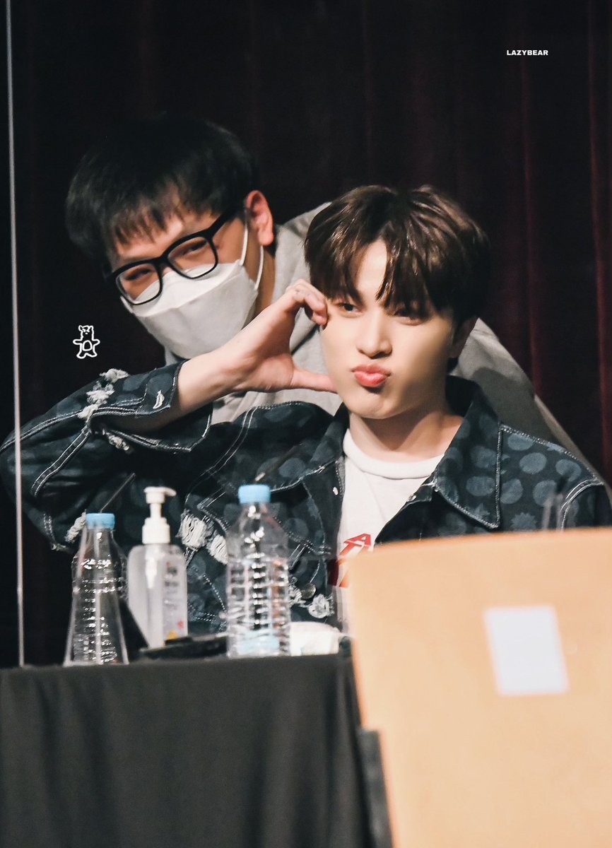 lazybear5218's tweet photo. 220313 HQ

“love and care~ 🥸😍🐮”

#소정환 #SOJUNGHWAN #트레저 #TREASURE @treasuremembers https://t.co/vp9dug7FxK