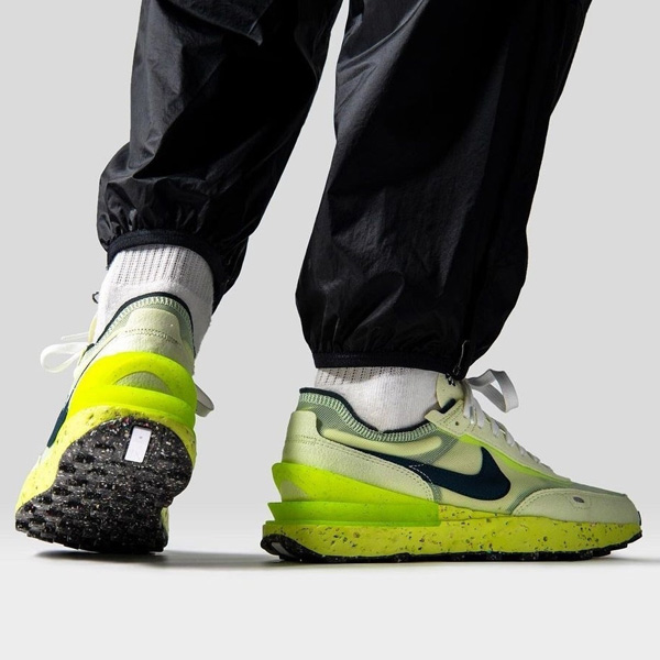 lime ice/volt-armory navy Nike Waffle 