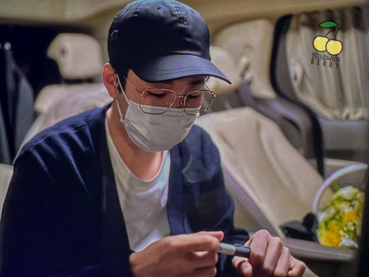 yellowish_berry's tweet photo. 220315 뮤직하이
에구 귀여워💛
#딘딘 #dindin https://t.co/IVOSWg3ZUn