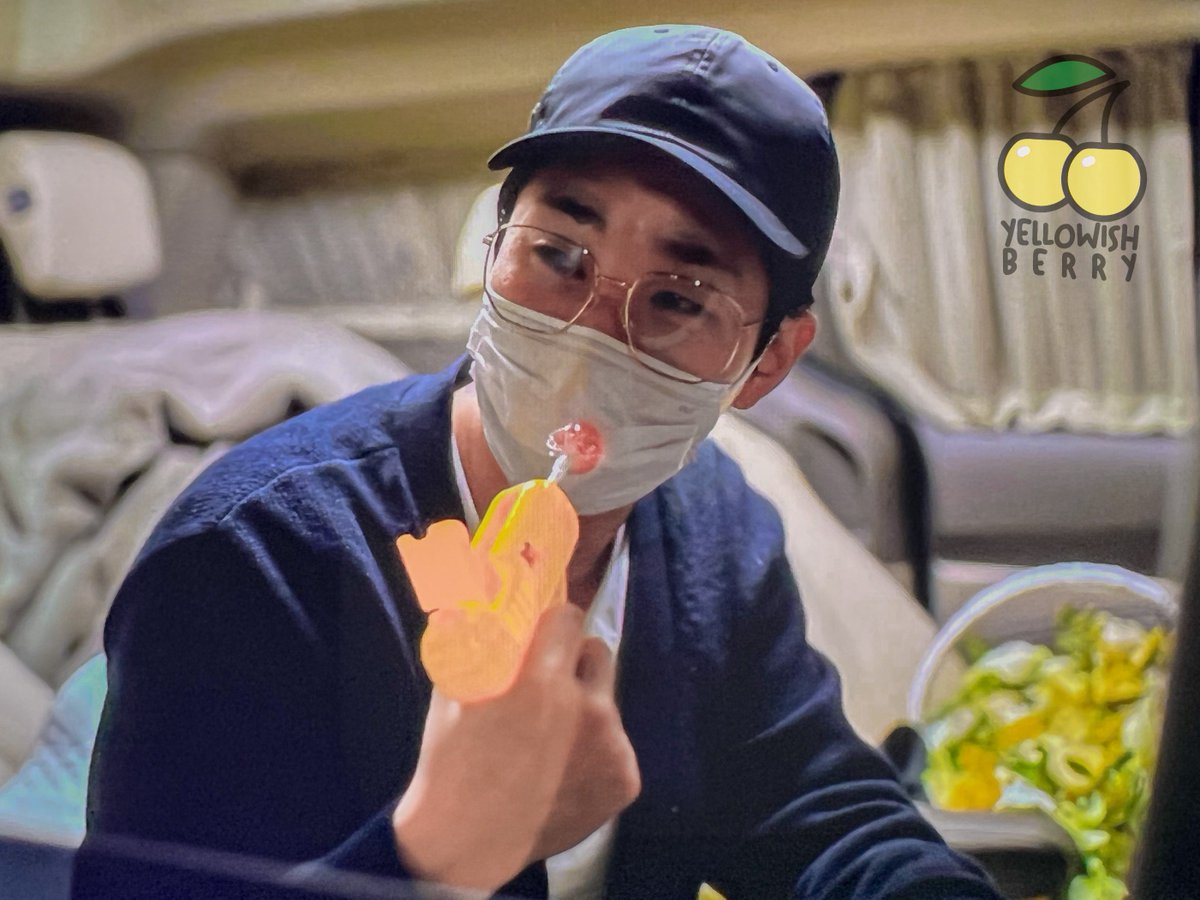 yellowish_berry's tweet photo. 220315 뮤직하이
에구 귀여워💛
#딘딘 #dindin https://t.co/IVOSWg3ZUn