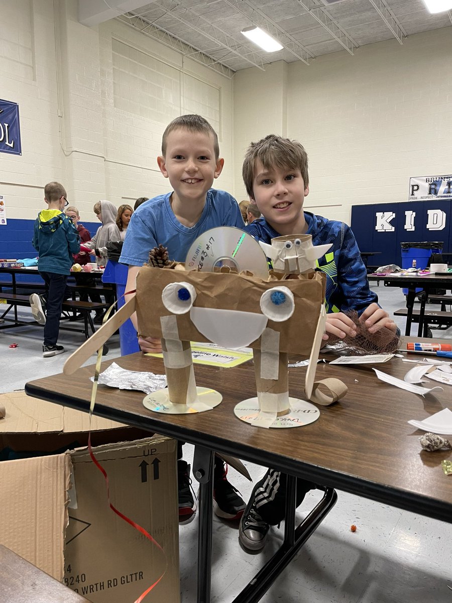 Title1Kidder's tweet photo. To go with our book, The Wild Robot, we are building robots out of recyclable materials! Check out these awesome robots from our 4th graders! The other grades will build on Tuesday and Wednesday.  #KidderPRIDE @DonnakaSpencer https://t.co/9llo3B0TAW