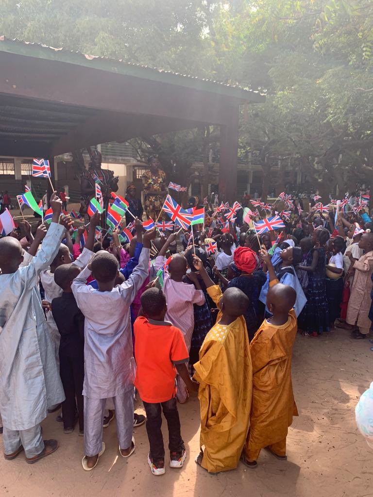 UKinTheGambia's tweet photo. To mark #Commonwealth Day, @DBelgroveFCDO visited one of the schools celebrating &amp; was delighted to see children in their traditional atire celebrating diversity &amp; 70 years as a member of the #Commonwealth
@commonwealthsec https://t.co/LbQhAMJCYq