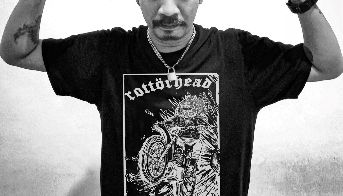 antolele's tweet photo. Setelah bertahun-tahun 'menjadi' motorhead, akhirnya rilis juga debut albumnya beberapa waktu lalu.

#senenkaosben bersama @rottorhead. (niat. hhaha) https://t.co/iPIew3P3SP