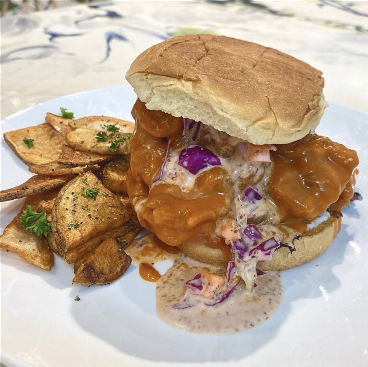 dineblackla's tweet photo. Take a look at the Bully Buffalo Chicken Club by Planet Health Compton 🤩 Completely PLANT-BASED😱

Dine-in, Pick-up, and Delivery Available 
📍546 W Compton Blvd, Compton, CA 90220
⏰ Mon - Sun | 9am - 7pm (New hours coming soon)

📸: Planet Health Compton https://t.co/brrdMZXfeA
