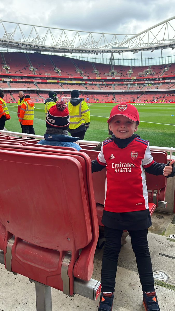 beckyridley's tweet photo. We didnβt use the Jubilee line this weekend but we did do lots of jumping when our team scored 2 goals @TranbyReception #alphabetweekend #juniorgunner https://t.co/RHMuwQTanW