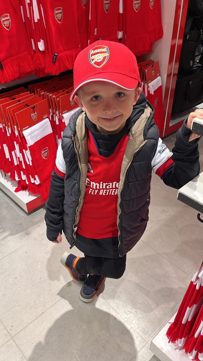 beckyridley's tweet photo. We didnβt use the Jubilee line this weekend but we did do lots of jumping when our team scored 2 goals @TranbyReception #alphabetweekend #juniorgunner https://t.co/RHMuwQTanW