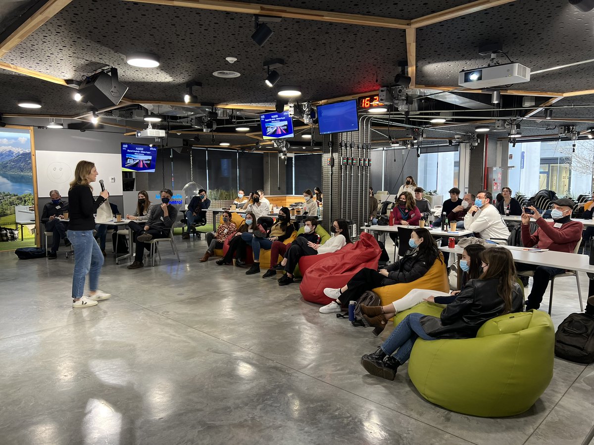 EsadeSocImp's tweet photo. Amazing 0Waste Hackathon weekend @ESADE! Teams developed sustainable &amp; scalable #businessideas that promote #sustainability 🌱

Participants attended a masterclass on #designthinking by @NanitaFerrone and got inspired by María Cano &amp; @vabadc to work on their idea

Thread👇 https://t.co/lGYuMEmEvs