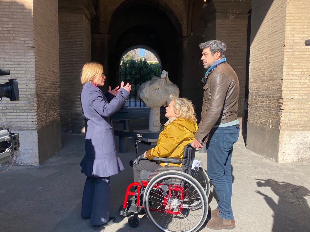 ParcoColosseo's tweet photo. Dietro le quinte di #ASpassoConTe #Geo con @fiammasatta e @pfavino che sperimentano i percorsi accessibili del Colosseo con la responsabile del monumento, Federica Rinaldi https://t.co/SzQKJY3exC
