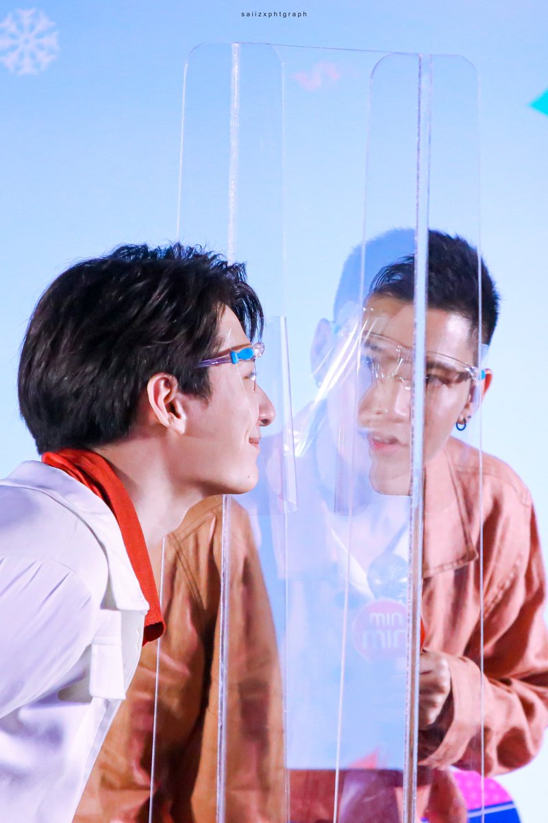 zzzsinezzz's tweet image. ‘พี่มัวแต่เพลินกับความน่ารักของผมน่ะสิ’
ใช่ค่ะ นี่ว่าพี่เค้าเพลินจริงๆแหละ 😌

#มินมินฟินกับคริสสิงโต
#คริสสิงโต