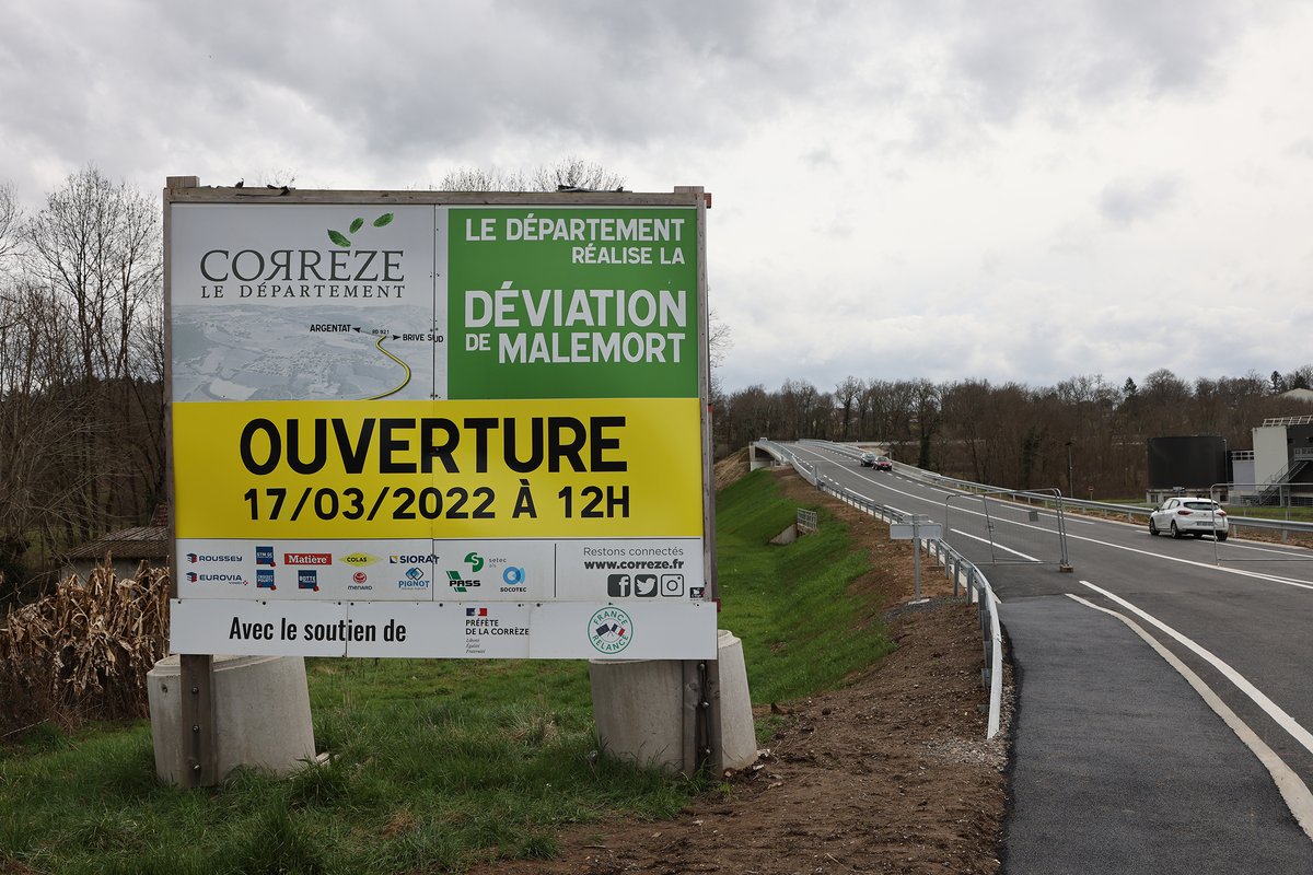 Departement19's tweet photo. 🏗️| Le chantier de la déviation de #Malemort touche à sa fin 

Avec 6 mois d'avance sur le calendrier annoncé, la nouvelle voie d'1,9km reliant la RD1089 à la RD921 sera ouverte à la circulation ce jeudi 17 mars !

Un investissement de 13 millions d'€ (H.T) du @Departement19 https://t.co/CSSZMQUzlU