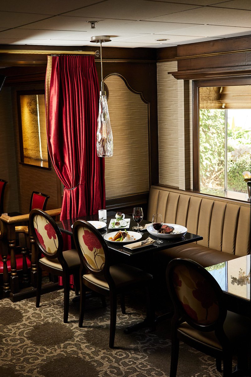 chazontheplaza's tweet image. A warm, sensuous atmosphere that is only heightened by contemporary, regional American cuisine. #kcrestaurants #PlazaKC #kclocal