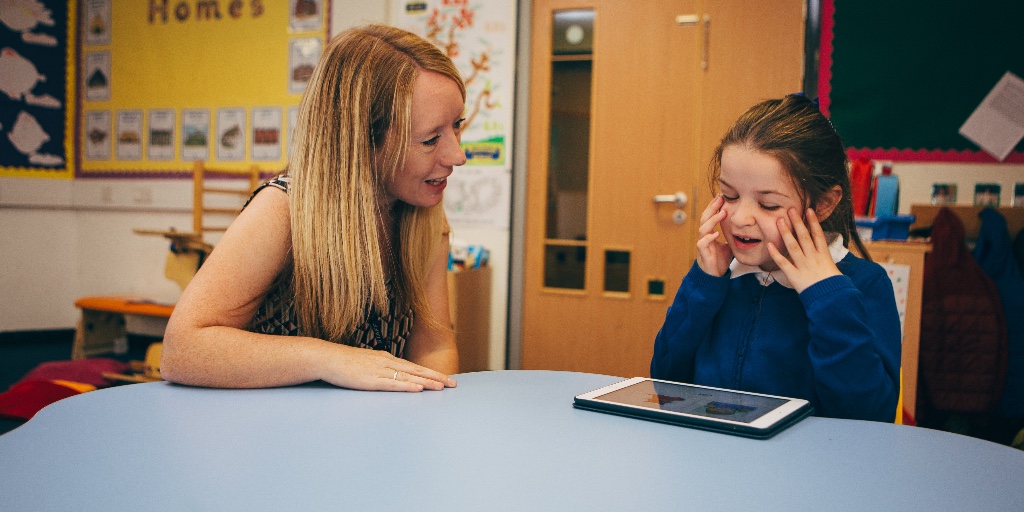 It's Sign Language Week! There are so many fantastic accounts to follow to help you learn sign language: @MakatonCharity, @singinghands, @signinschool, @makatonlucinda and @DeafBooks to name a few! Give them a follow and start learning new signs today