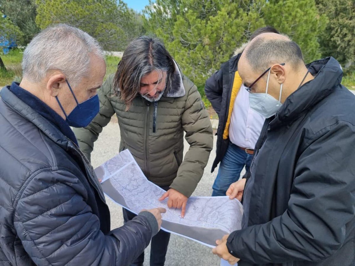 TagarasNikos's tweet photo. Αυτοψία στους Αγίους Θεοδώρους, σε ένα από τα βασικά σημεία όπου εκτελούνται αντιπλημμυρικά έργα στον στον αυτοκινητόδρομο Ελευσίνας - Κορίνθου με Δημ. Λουτρακίου Περαχώρας Αγίων Θεοδώρων Γ. Γκιώνη, αντιδ. Σ Ράτη κ εκπροσώπους της αναδόχου τεχνικής εταιρίας.
#ypen #αντιπλημμυρικα https://t.co/zEQWV5eAm7
