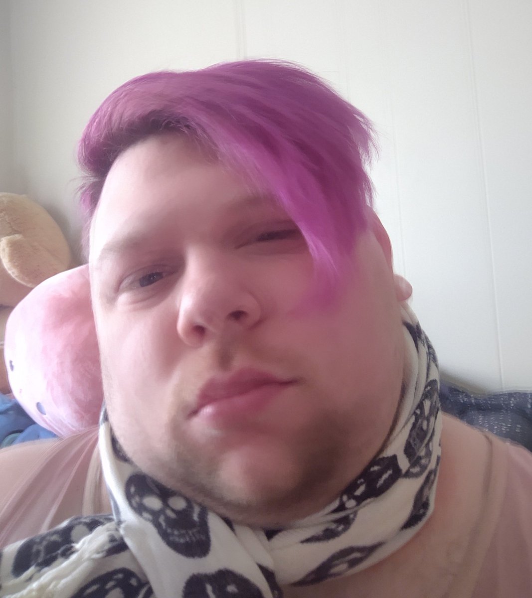 ImAKudosBear's tweet photo. The "fuck me" energy is so strong with these 🥵 
Also ugh bad skin day 😩

#ImAKudosBear #Kcub #kudos #hairdye #pinkhair #chubbygays #chubby4chasers #gaybear #Bears #gainers #hungry #horny https://t.co/p3msa7jkWe