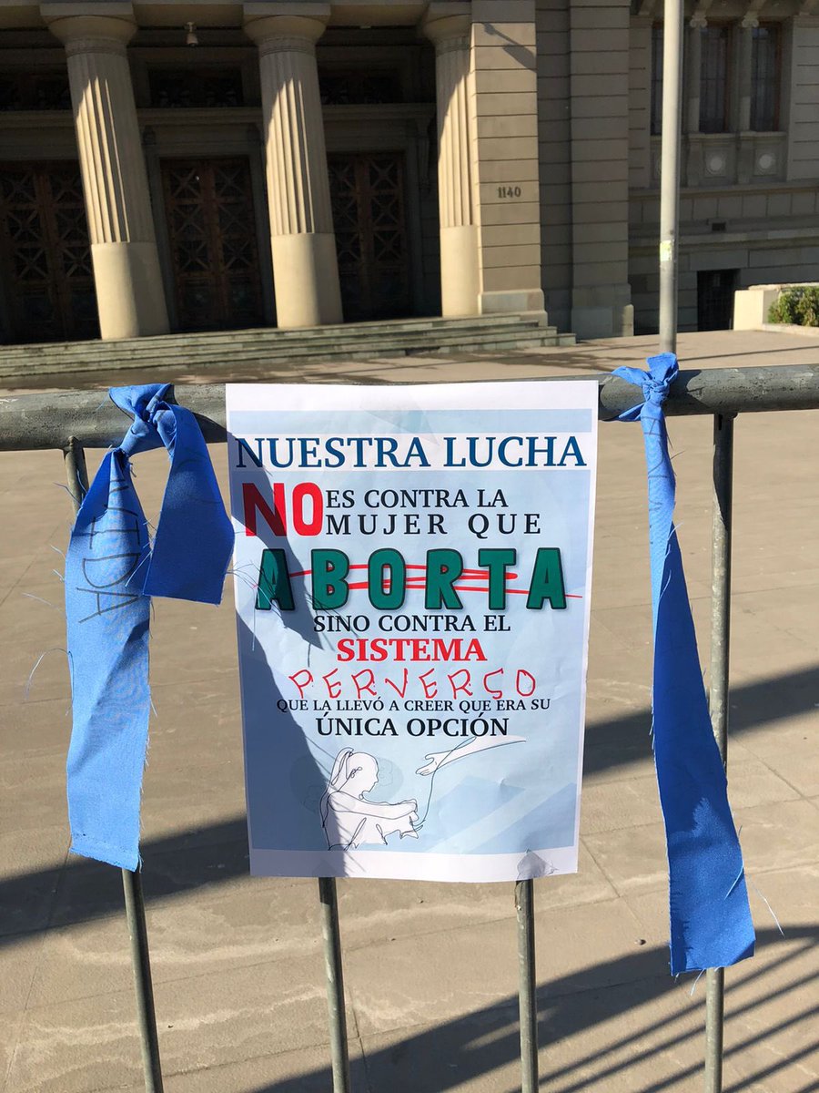 barrosjulita's tweet photo. #AlPuebloSeLoDejaNacer nadie tiene que morir !!! Todos por la vida y el acompañamiento de la mujer con embarazo vulnerable !! Chile defiende a todos los chilenos , también al que está por nacer !!! https://t.co/iCYdHSEBws