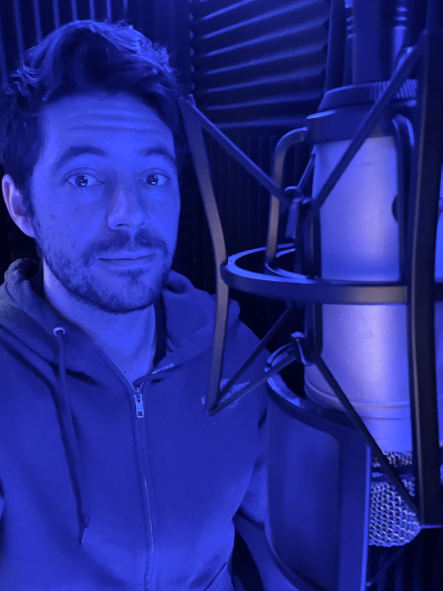 ItsRobertDunne's tweet photo. It’s not the most spacious booth, but it’ll do. #VoiceOver #AtHomeVObooth #RemoteVoiceOver #VObooth https://t.co/Ql4RmvJmwI