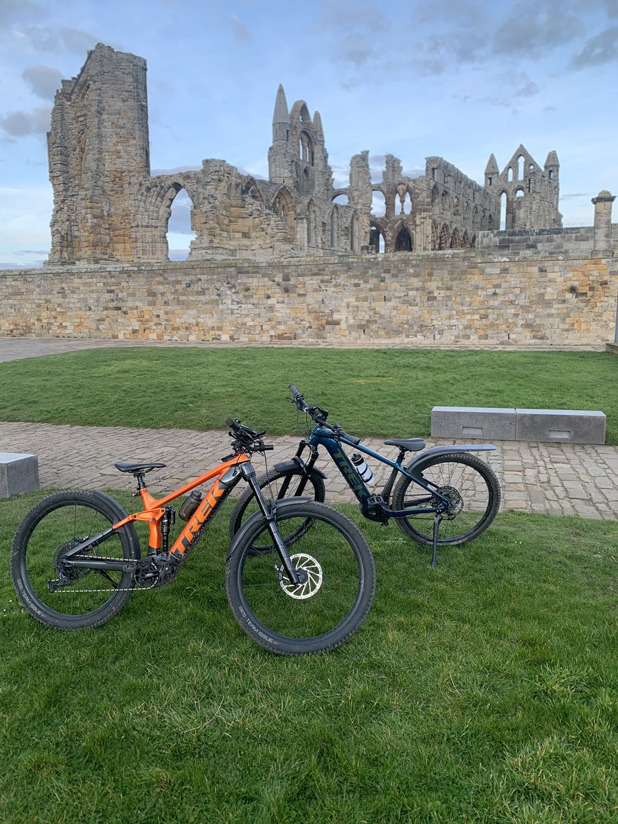 A cheeky few days away in Yorkshire whilst LBH raced 🏊🏻‍♀️🏊🏻‍♀️🏊🏻‍♀️ in Edinburgh 

Some totally stunning coastal locations ranging from Saltburn, Staithes, Whitby, Robin Hoods Bay, down to Scarbados 🚴🏻‍♀️🥾🚗

Nothing like coming back home 🏡 to a Lancashire cuppa though! ☕️😉🥰