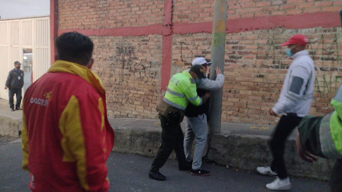 UsmeAlcaldia's tweet photo. #NuestraLabor ✅ El equipo de Seguridad y Convivencia y la Policía Nacional realizaron una jornada de sensibilizacion a estudiantes y padres de familia sobre rutas de atención en el marco de la estrategia mi colegio entorno seguro en el Colegio Usminia
#EnUsmeSíPodemos https://t.co/pgza6JD6ey