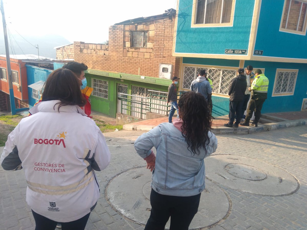 UsmeAlcaldia's tweet photo. #NuestraLabor ✅ El equipo de Seguridad y Convivencia y la Policía Nacional realizaron una jornada de sensibilizacion a estudiantes y padres de familia sobre rutas de atención en el marco de la estrategia mi colegio entorno seguro en el Colegio Usminia
#EnUsmeSíPodemos https://t.co/pgza6JD6ey