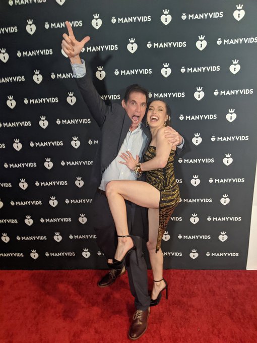 From last night's TEA Awards💕 https://t.co/x0XzXeN6Zu<a href="/tag/mvsales"class="tags"><span>#mvsales</span></a>