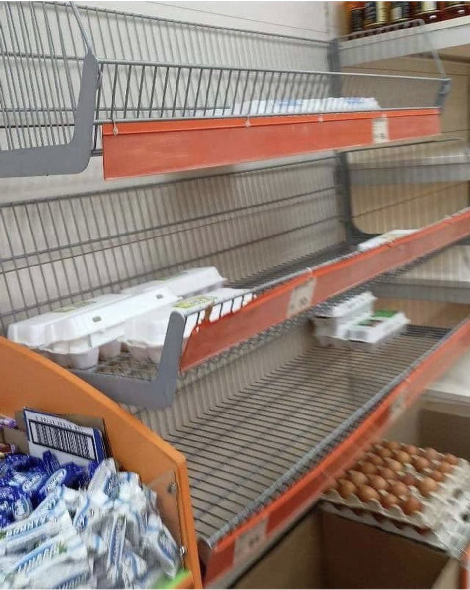 elenaomelni's tweet photo. The battle of the TV and the Fridge has officially started in russia. Let’s all wish all the luck to the Fridge! 💪🏻

#StopRussianInvasion #StopRussianAggression #sanctionrussia #sanctionputin #fuckputin https://t.co/KujwdCp95m