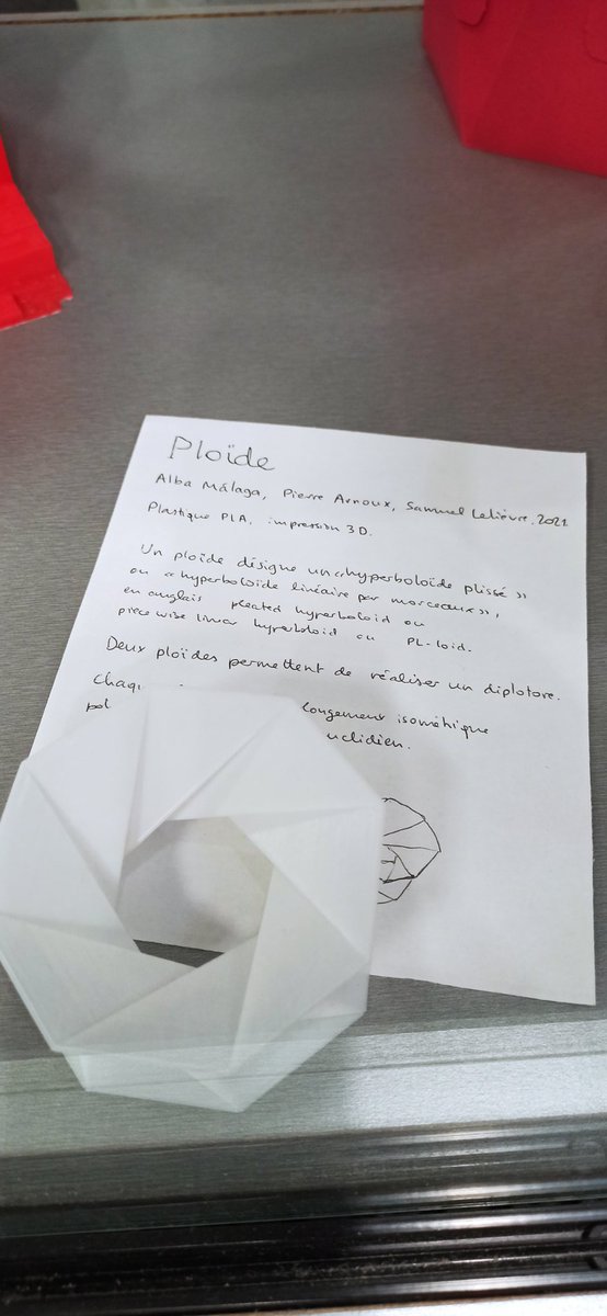 _CIRM's tweet photo. Au Cirm c'est tous les jours la journée des maths ! #PiDay
Et dans la vitrine de la @Bibli_CIRM c'est le #PliDay 😁 https://t.co/kYjADgtOoI